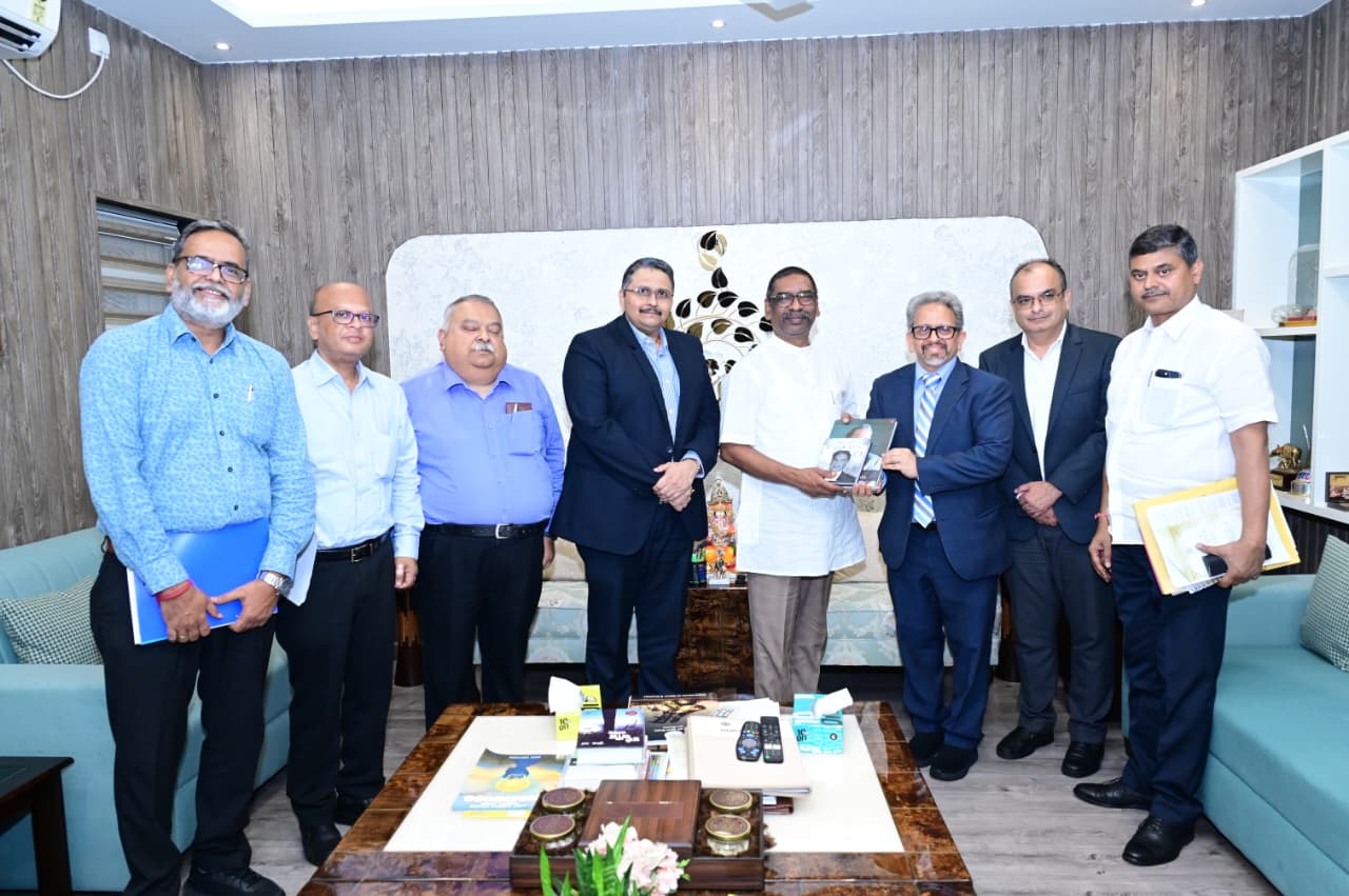 टाटा मोटर्स बना रही हाइड्रोजन इंजन व ई-व्हीकल, सीएम को कराया अवगत