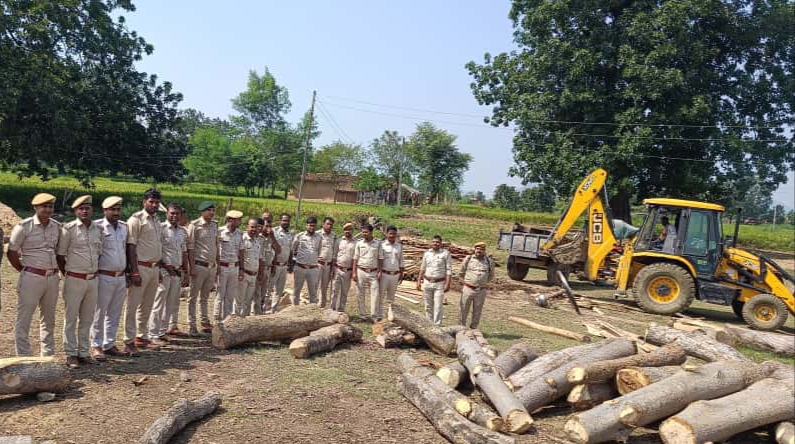 वन विभाग के संयुक्त अभियान में छह अवैध आरा मिल ध्वस्त