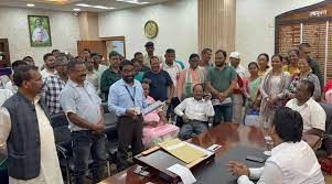 नो-एंट्री विवाद पर मधु कोड़ा और उपायुक्त में हुई नोकझोंक