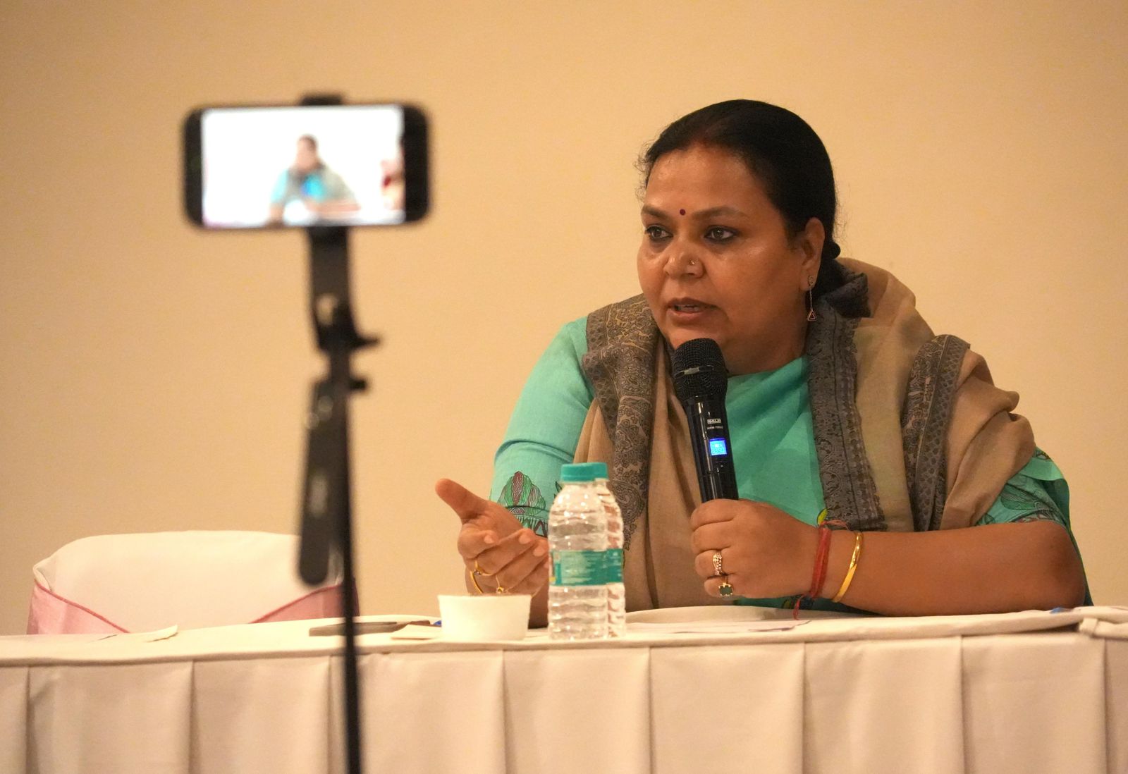 महिलाओं को नेतृत्व के केंद्र में लाना ही सशक्त लोकतंत्र की पहली शर्त : मंत्री दीपिका पांडे सिंह