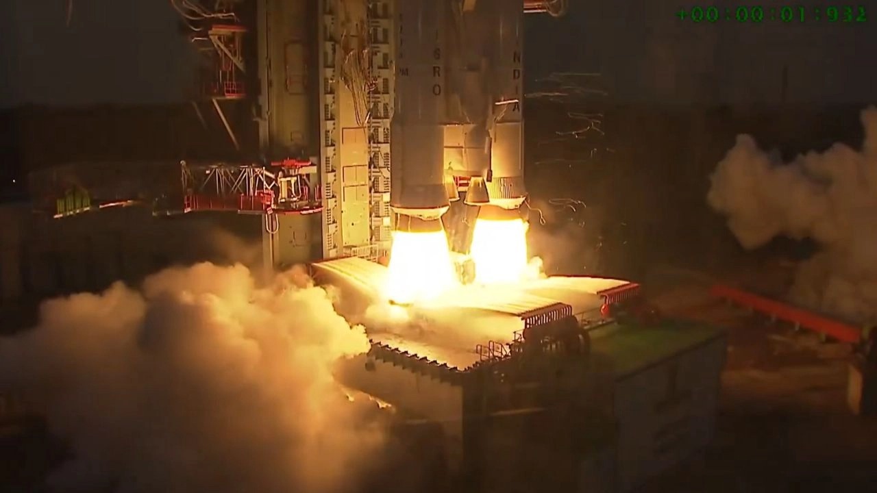 ‘बाहुबली’ ने रचा इतिहास, नौसेना के लिए संचार उपग्रह सीएमएस-03 की सफल लॉन्चिंग