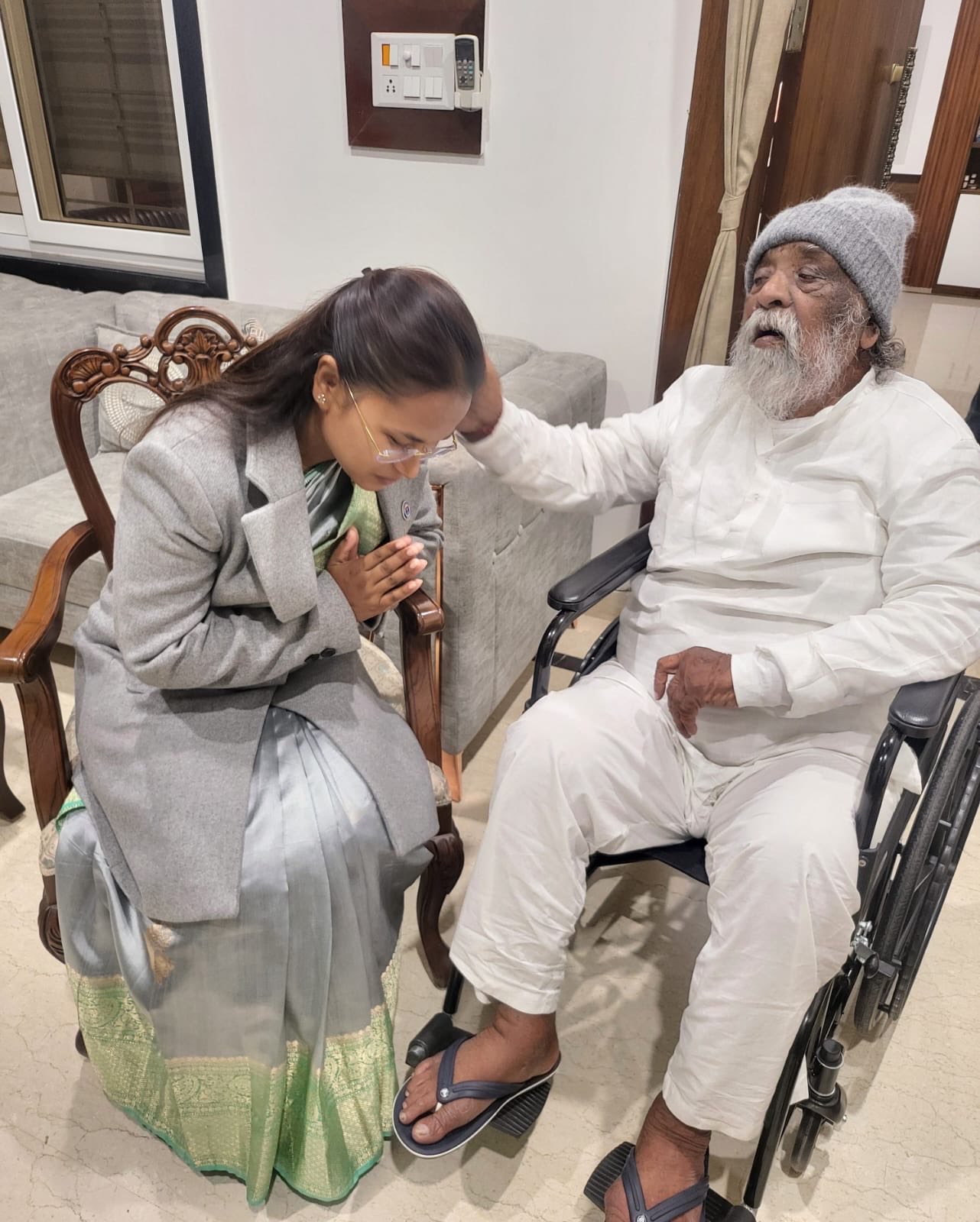 दिशोम गुरु शिबू सोरेन की जयंती पर मंत्री शिल्पी नेहा तिर्की ने अर्पित की श्रद्धांजलि