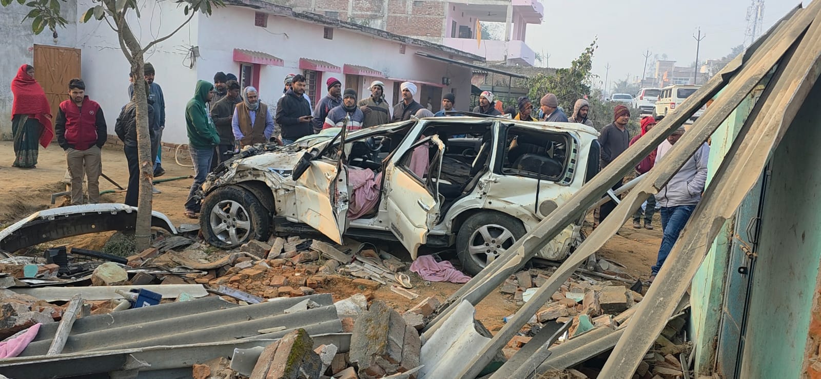 अज्ञात हाईवा की भीषण टक्कर से स्कार्पियो सवार एक ही परिवार के चार युवकों की मौत