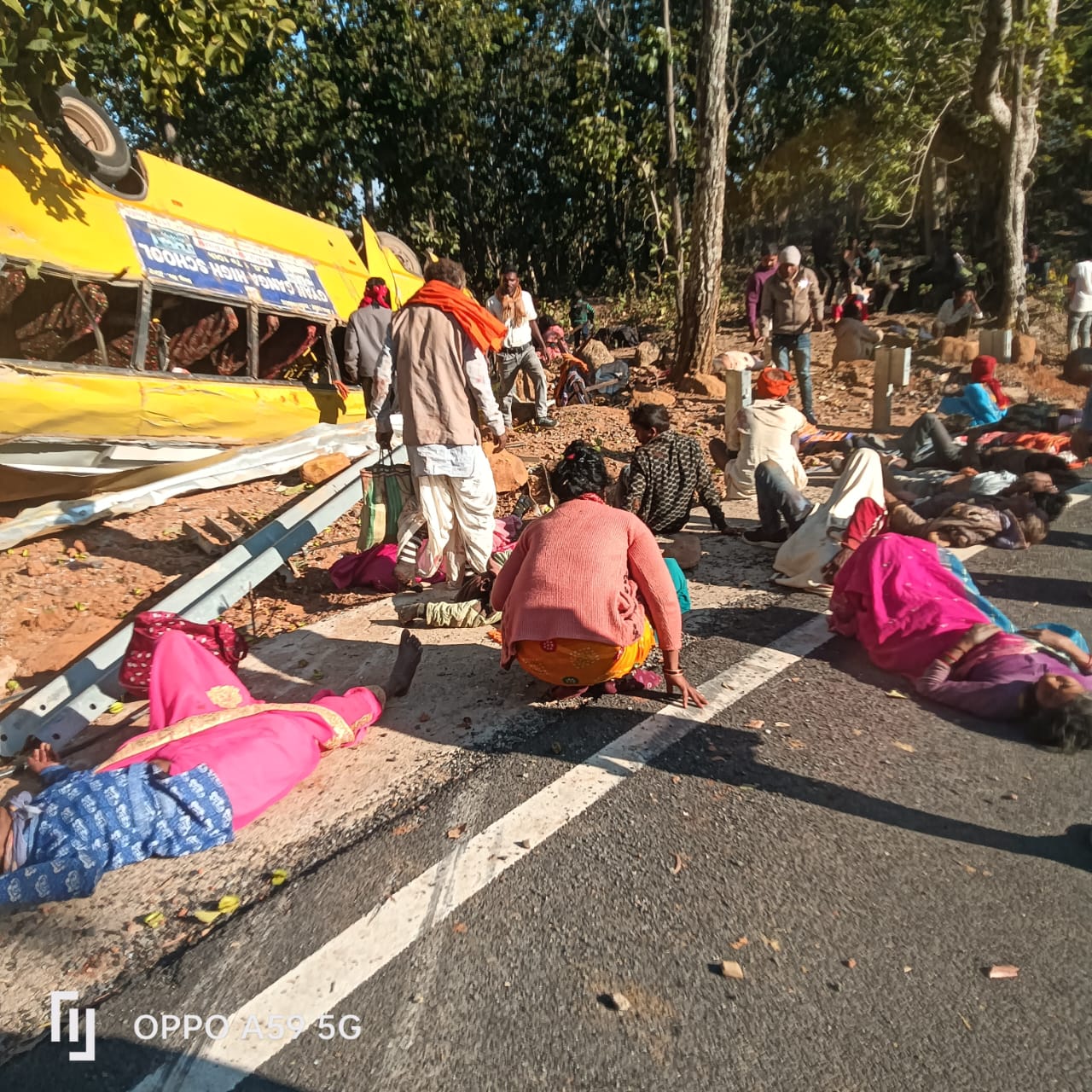 लातेहार में भीषण सड़क हादसा, छह लोगों की मौत, 60 से अधिक घायल