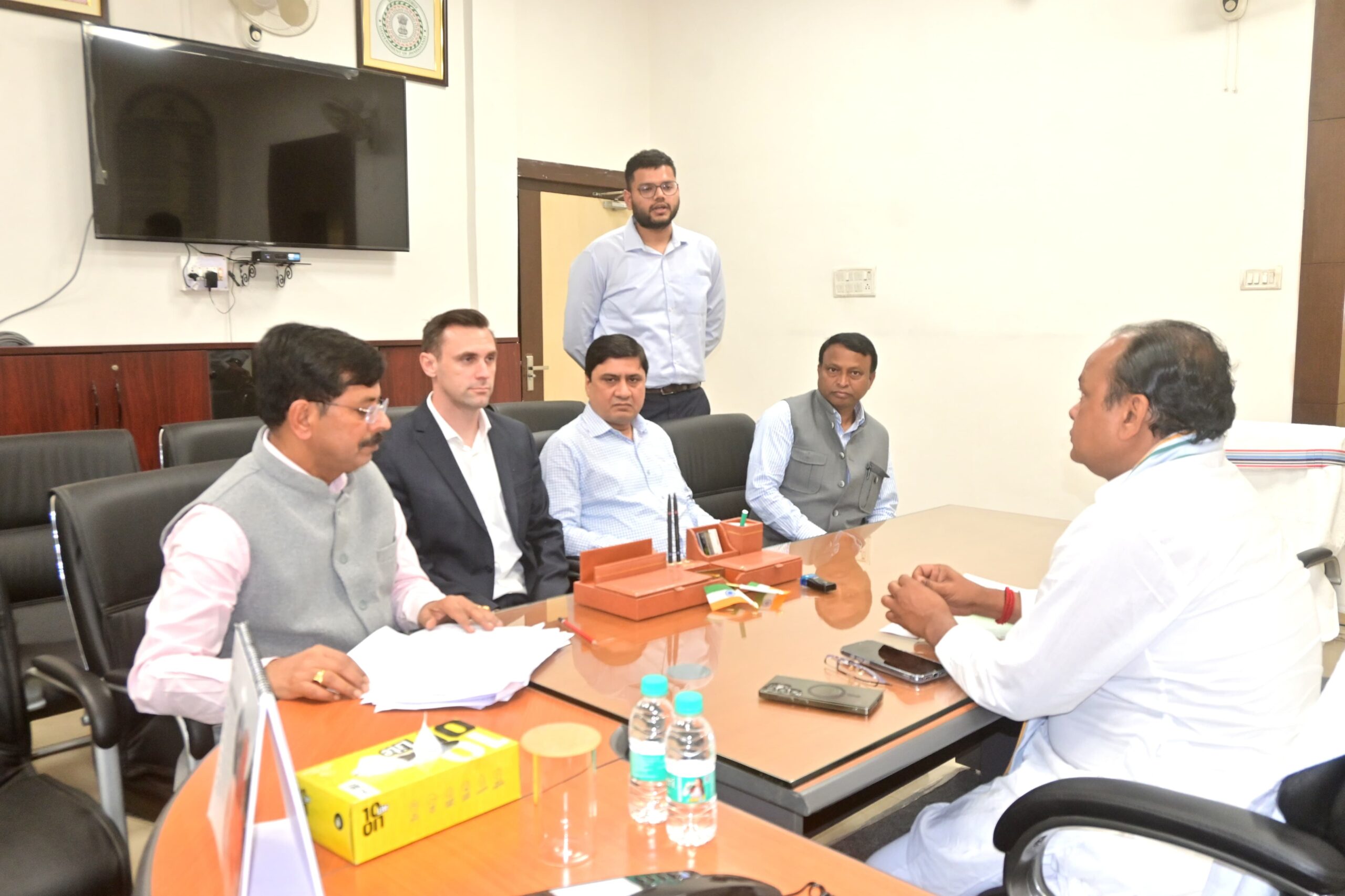 स्वास्थ्य मंत्री को अमेरिका जाने का मिला निमंत्रण