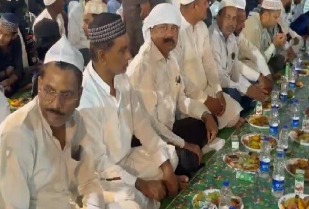 गिरिडीह नगर भवन में झामुमो की ओर से इफ्तार पार्टी, मंत्री सुदिव्य कुमार सोनू सहित कई जनप्रतिनिधि हुए शामिल