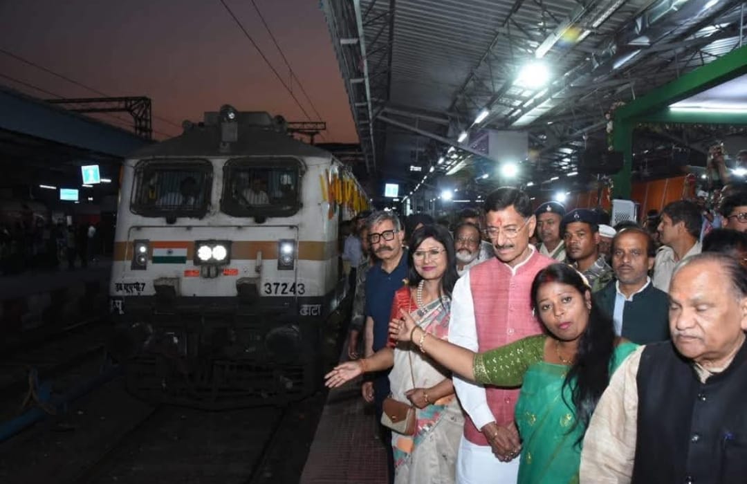 रांची से अयोध्या धाम के लिए नई साप्ताहिक ट्रेन रवाना, संजय सेठ ने दिखाई हरी झंडी