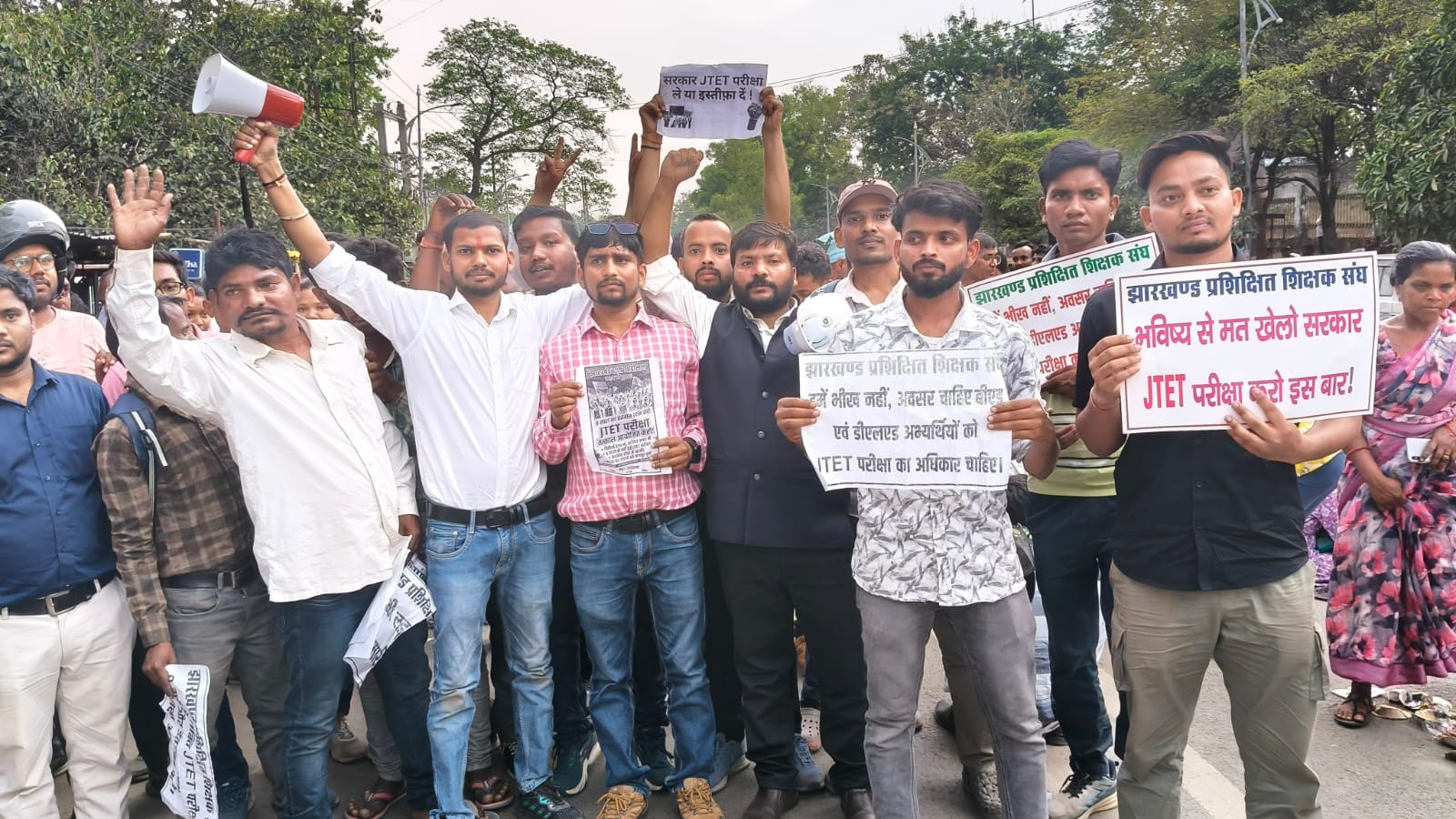 9 वर्षों से लंबित JTET परीक्षा कराने की मांग, मुख्यमंत्री के नाम सौंपा ज्ञापन