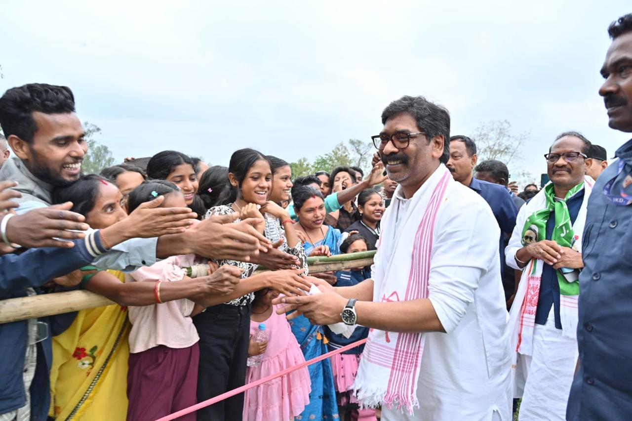 आदिवासी कमजोर नहीं, सत्ता बनाना और बदलना भी जानते हैं: हेमन्त सोरेन