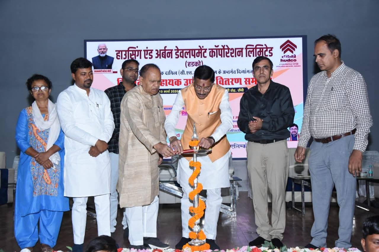 रक्षा राज्यमंत्री ने दिव्यांगाें में बांटे 1063 उपकरण