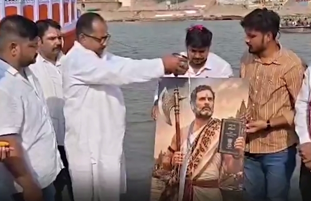 वाराणसी में परशुराम अवतार के रूप में राहुल गांधी का दुग्धाभिषेक, यूथ कांग्रेस ने मनाया 56वां जन्मदिन