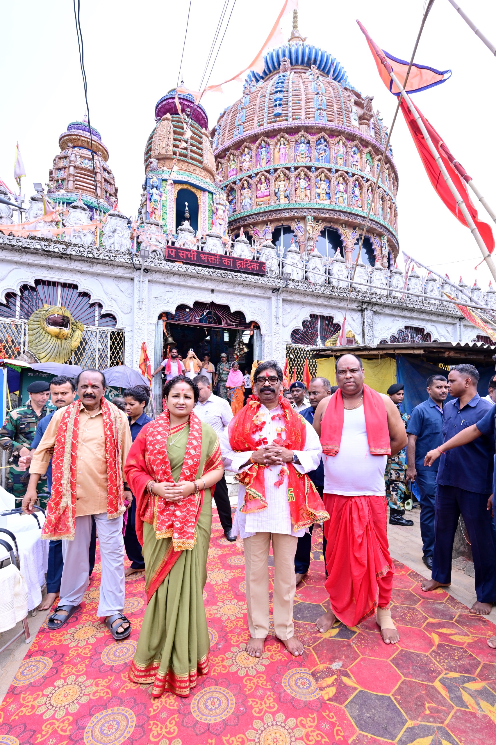 माँ दिउड़ी के दरबार में पहुंचे मुख्यमंत्री हेमन्त सोरेन, राज्य की सुख-समृद्धि की कामना की