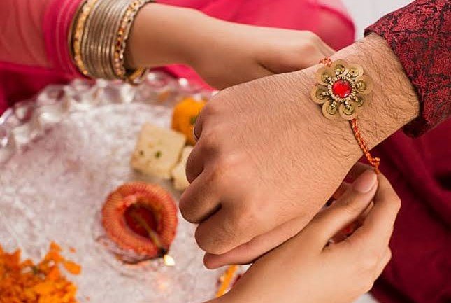 रक्षाबंधन 28 अगस्त को सुकर्मा योग में मनेगा भाई-बहन का पर्व